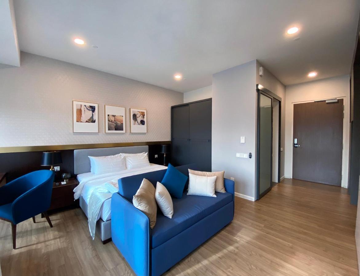 Royal Signature Studio