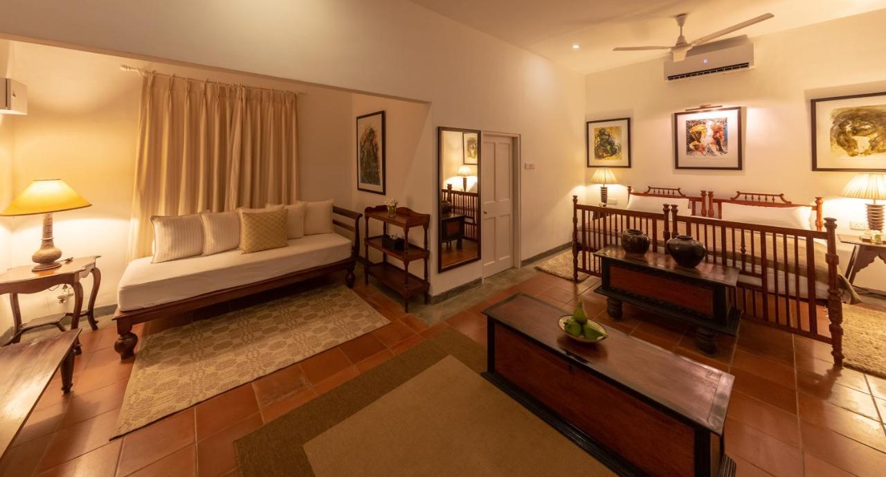 Deluxe King Room – Complimentary Tea Service & Snacks, Early Check-in & Late Check-out (on availability)