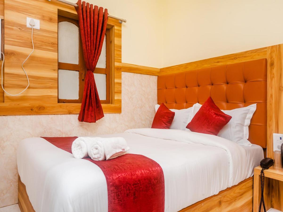 Double Bed AC