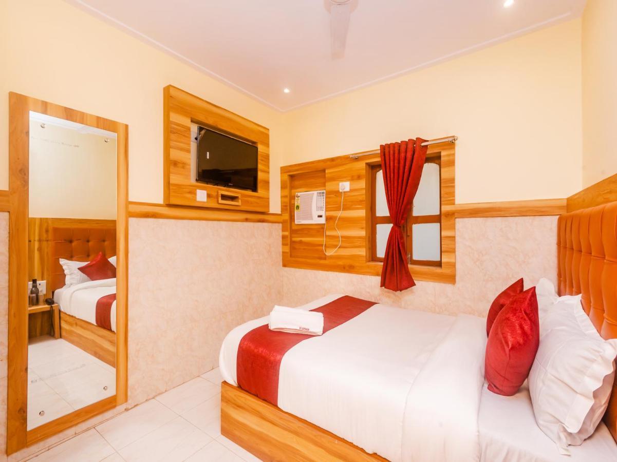 Double Bed AC