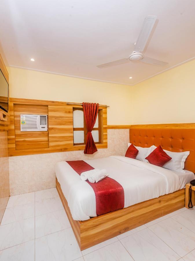 Double Bed AC