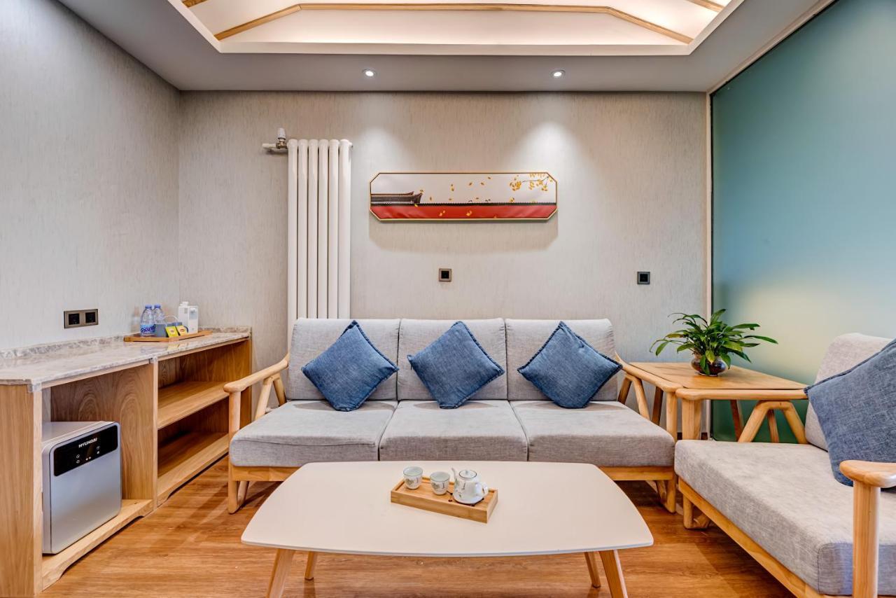 Suite with Alley View