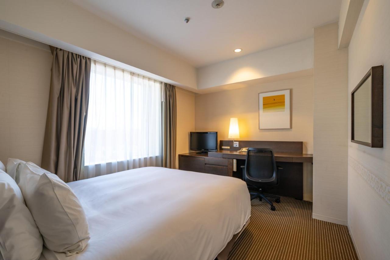 Standard Queen Room with City View