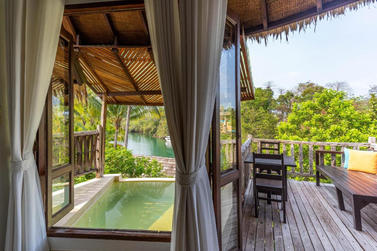 Villa AANA avec Petite Piscine - Vue sur Rivière