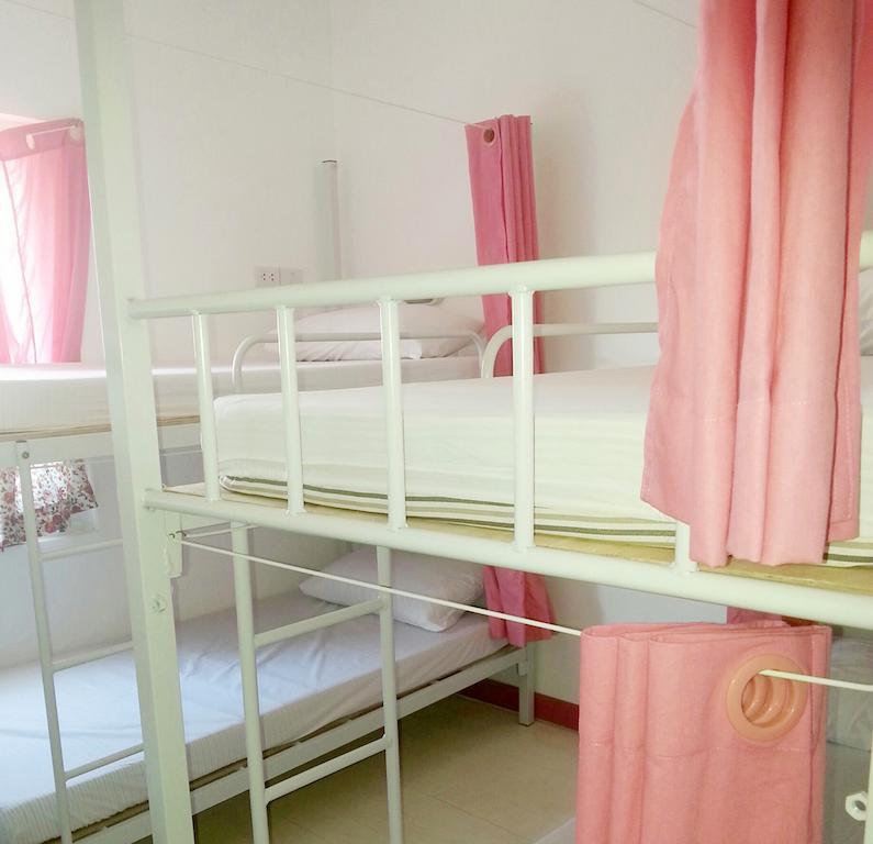 Bunk Bed Female Dormitory Room,111870954:JPEG