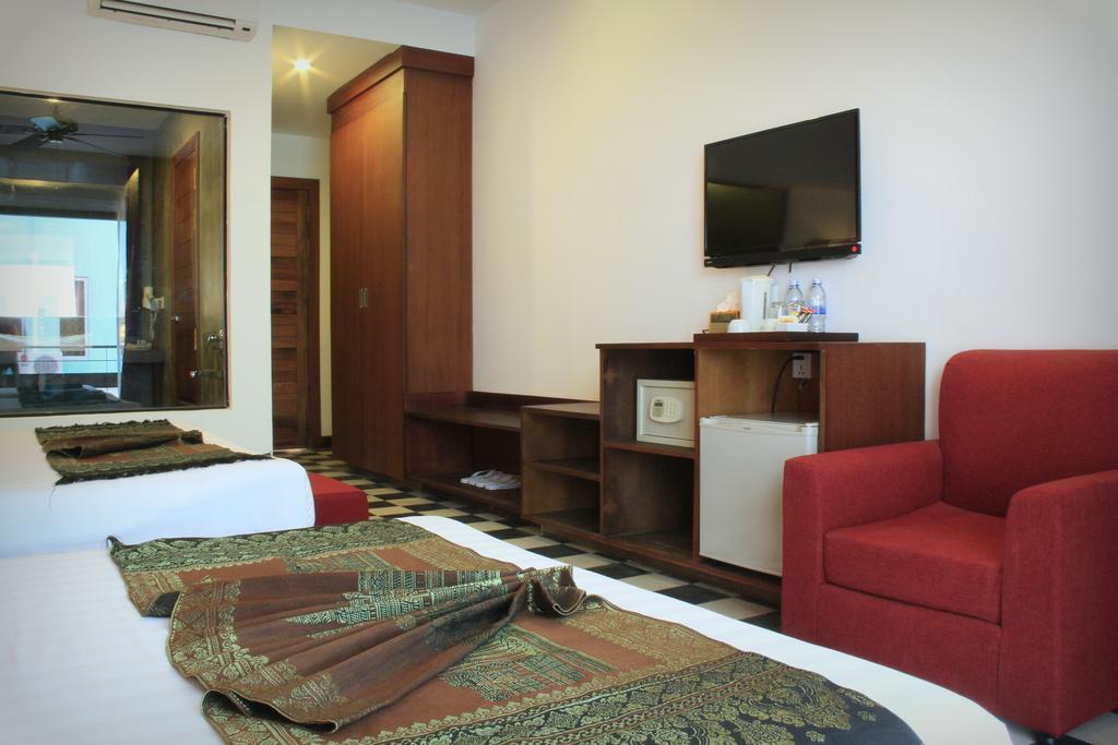 Deluxe Triple Room with Balcony