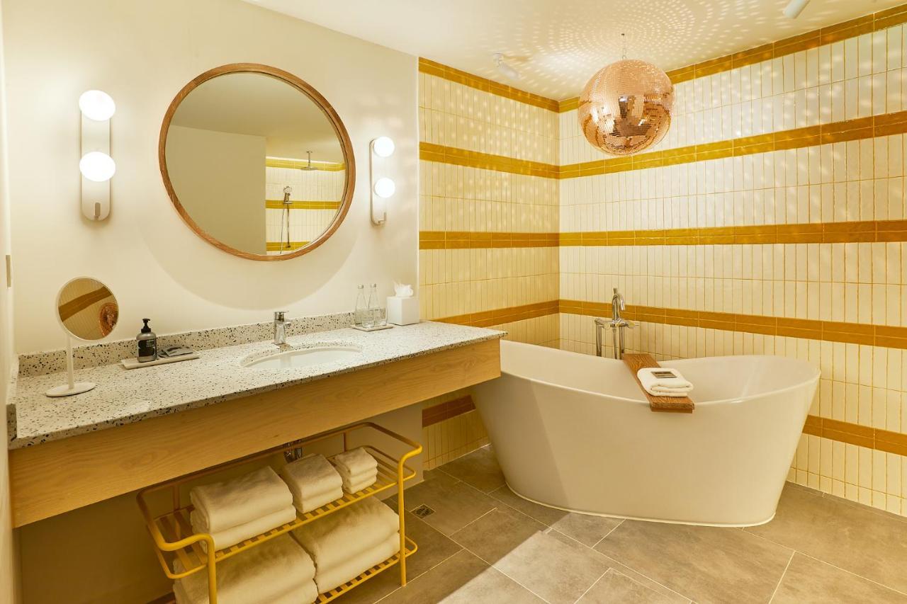 Deluxe Studio Suite Balcony,1189102195:JPEG