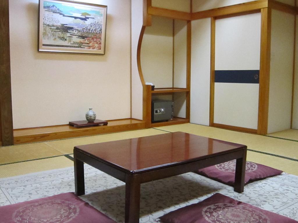 Japanese-Style Superior Room with Shared Bathroom (5 Adult)
