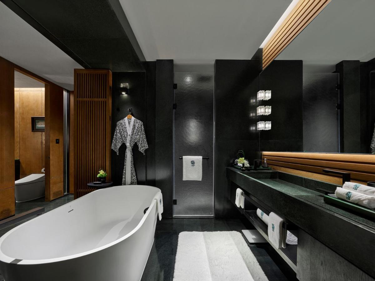 Standard Twin Room with Mountain View