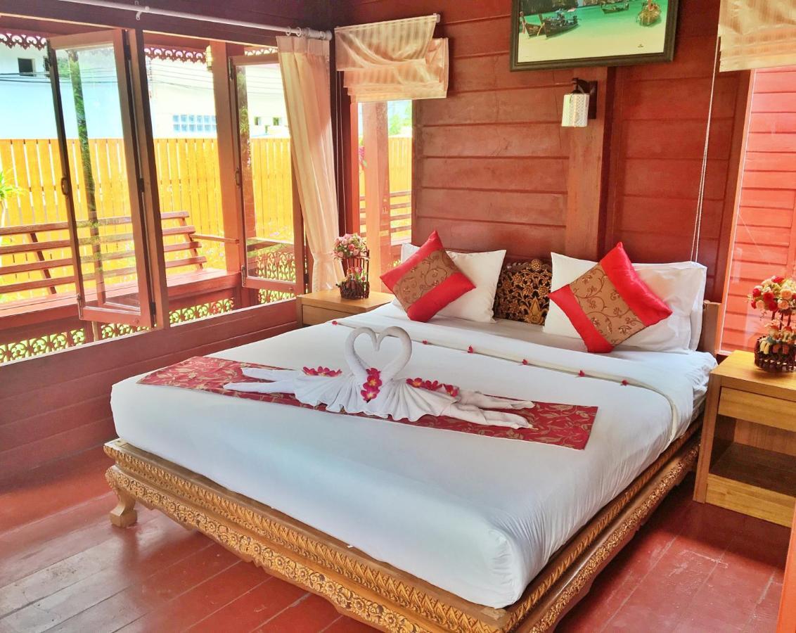 Bungalow Double Bed,1588150256:JPEG