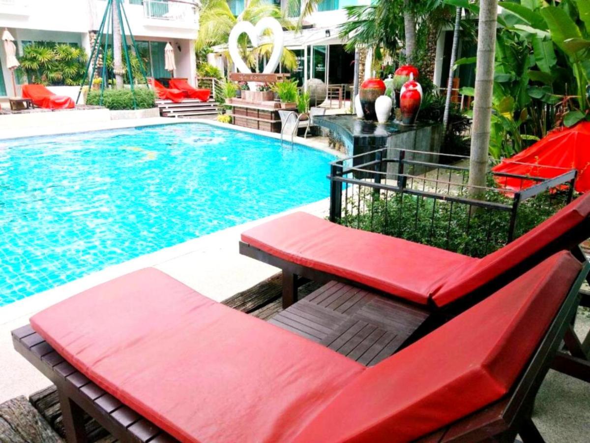 Standard King or Twin Bed Pool Access Room