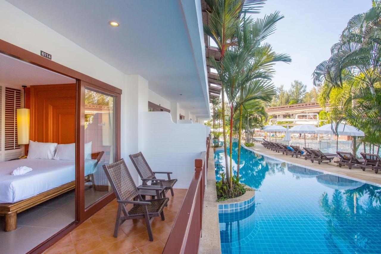 Grande Chambre avec Accès à la Piscine - Vue sur Piscine