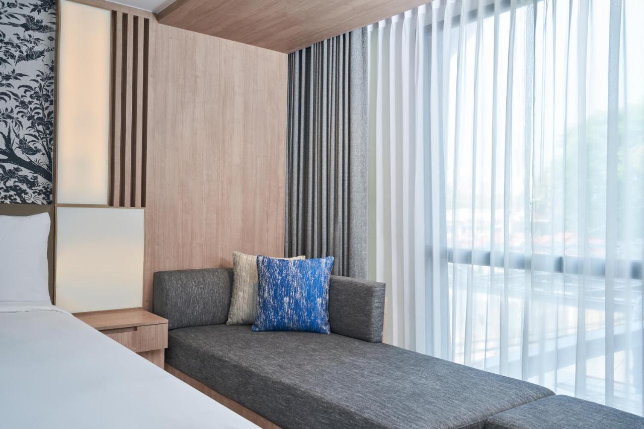 Premier King Room with Sofa Bed and City View