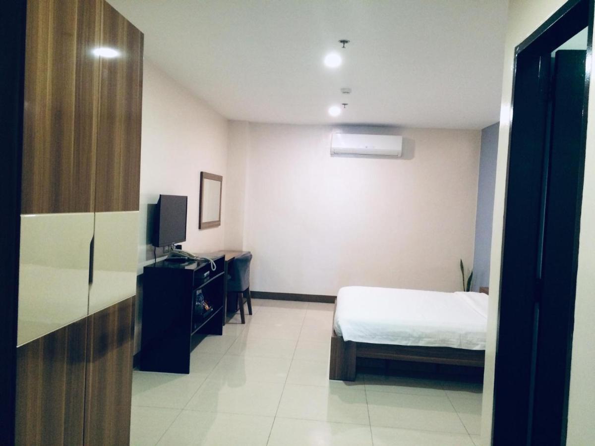 Standard Queen Room