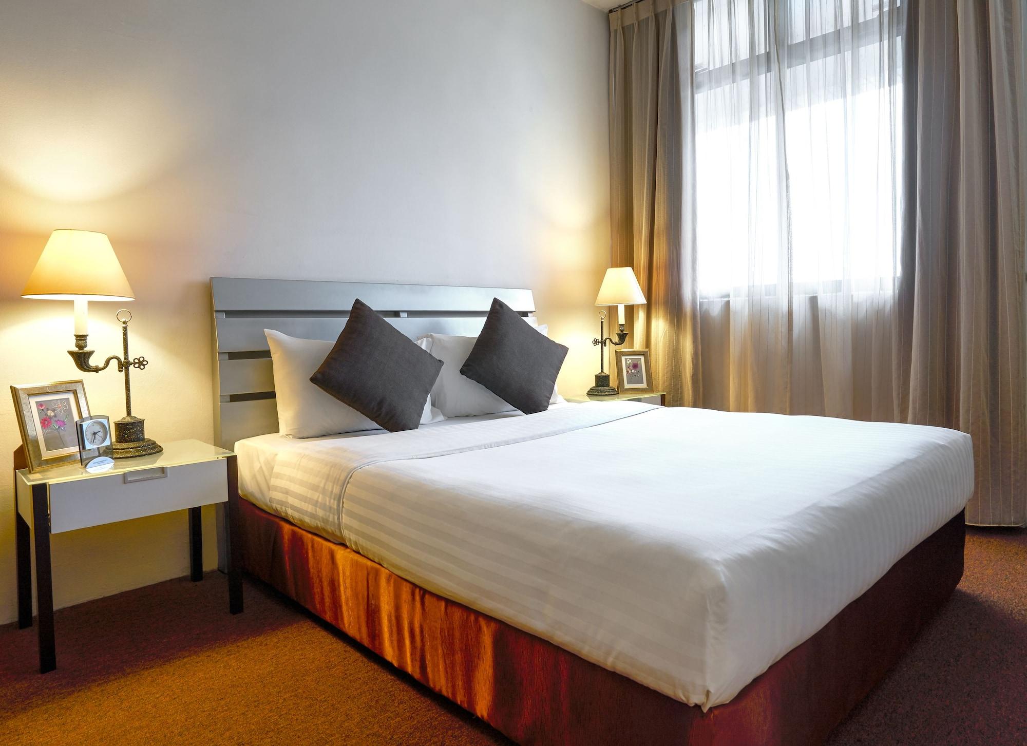 Deluxe Three-Bedroom Suite (6 Persons)