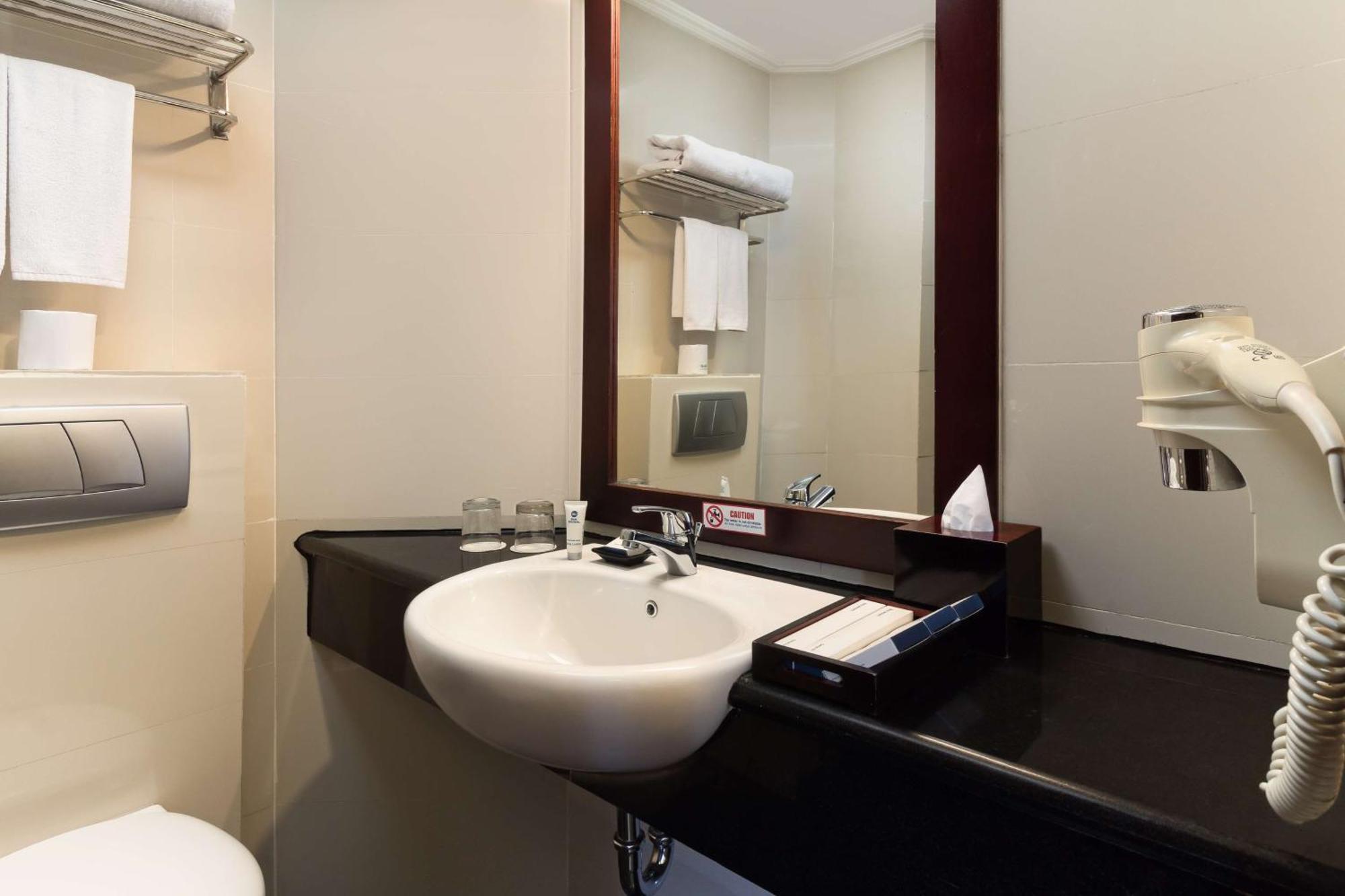 Chambre Lit King-Size Supérieure - Vue sur Ville - Non-Fumeurs