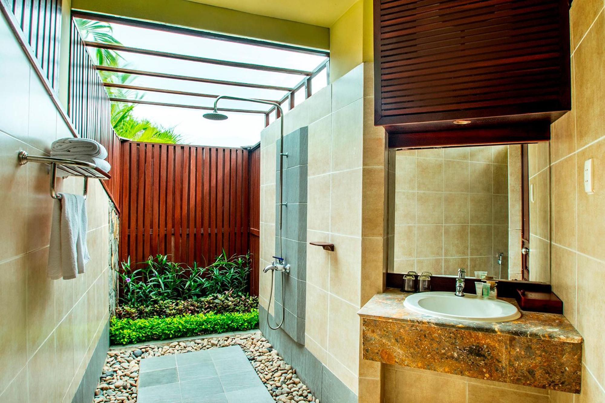 Villa am Strand mit eigenem Pool