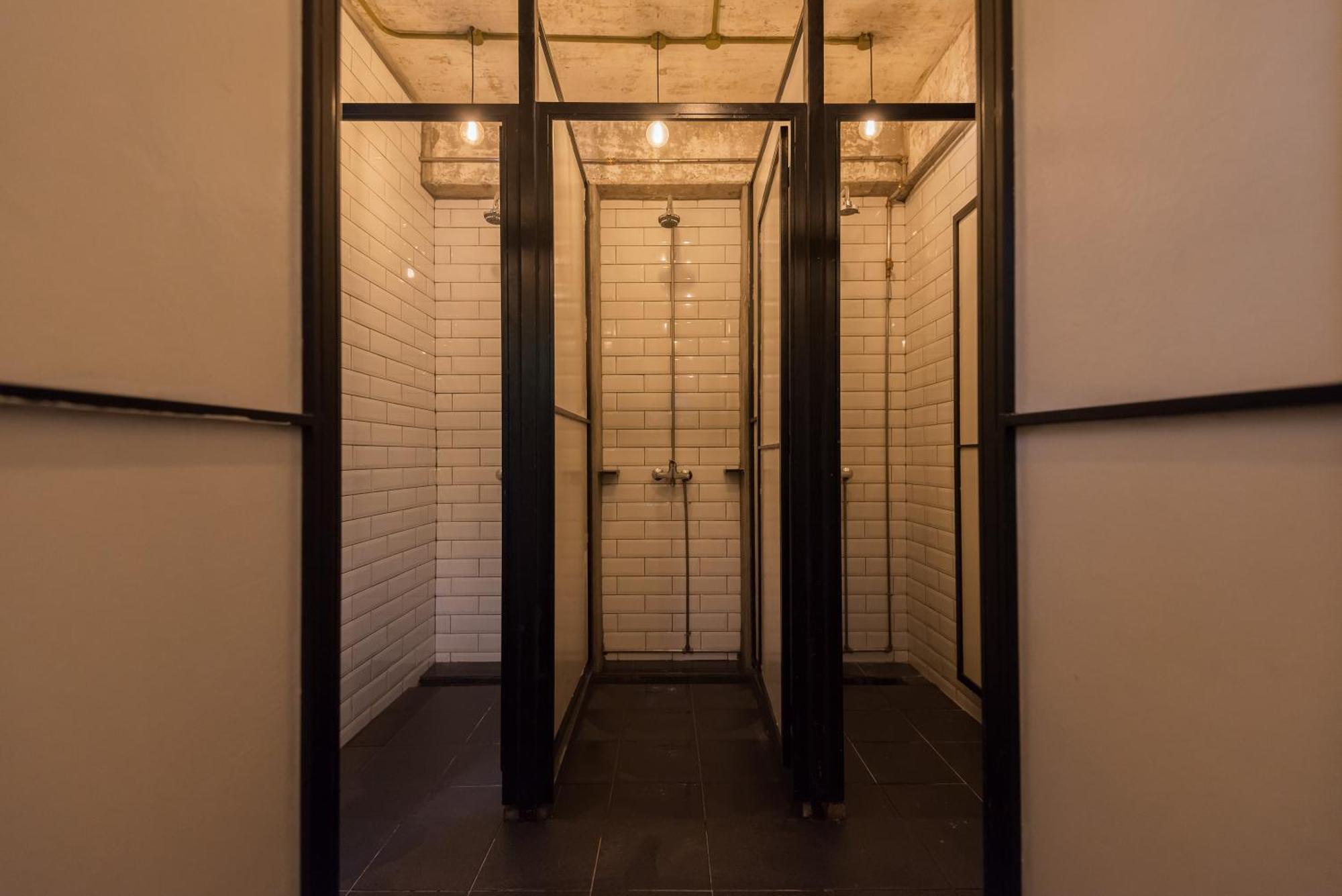 Single Room,519756360:JPEG