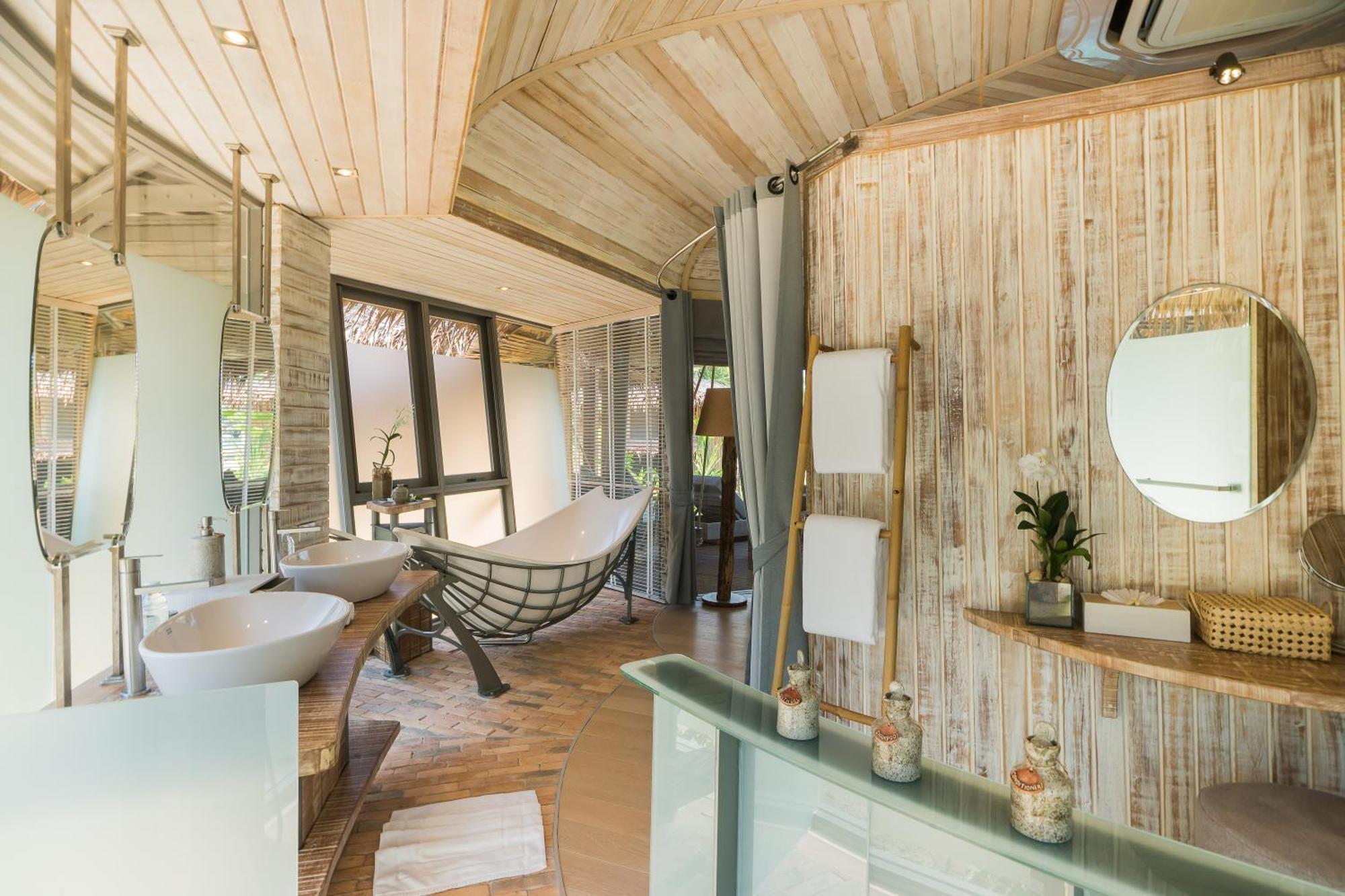 Villa met Zwembad aan het Strand