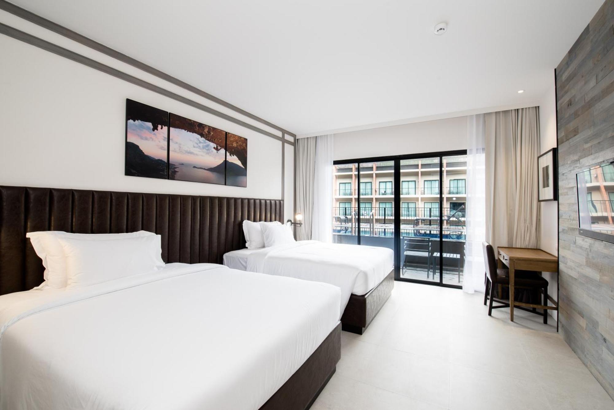 Deluxe Double or Twin Room with Pool Access