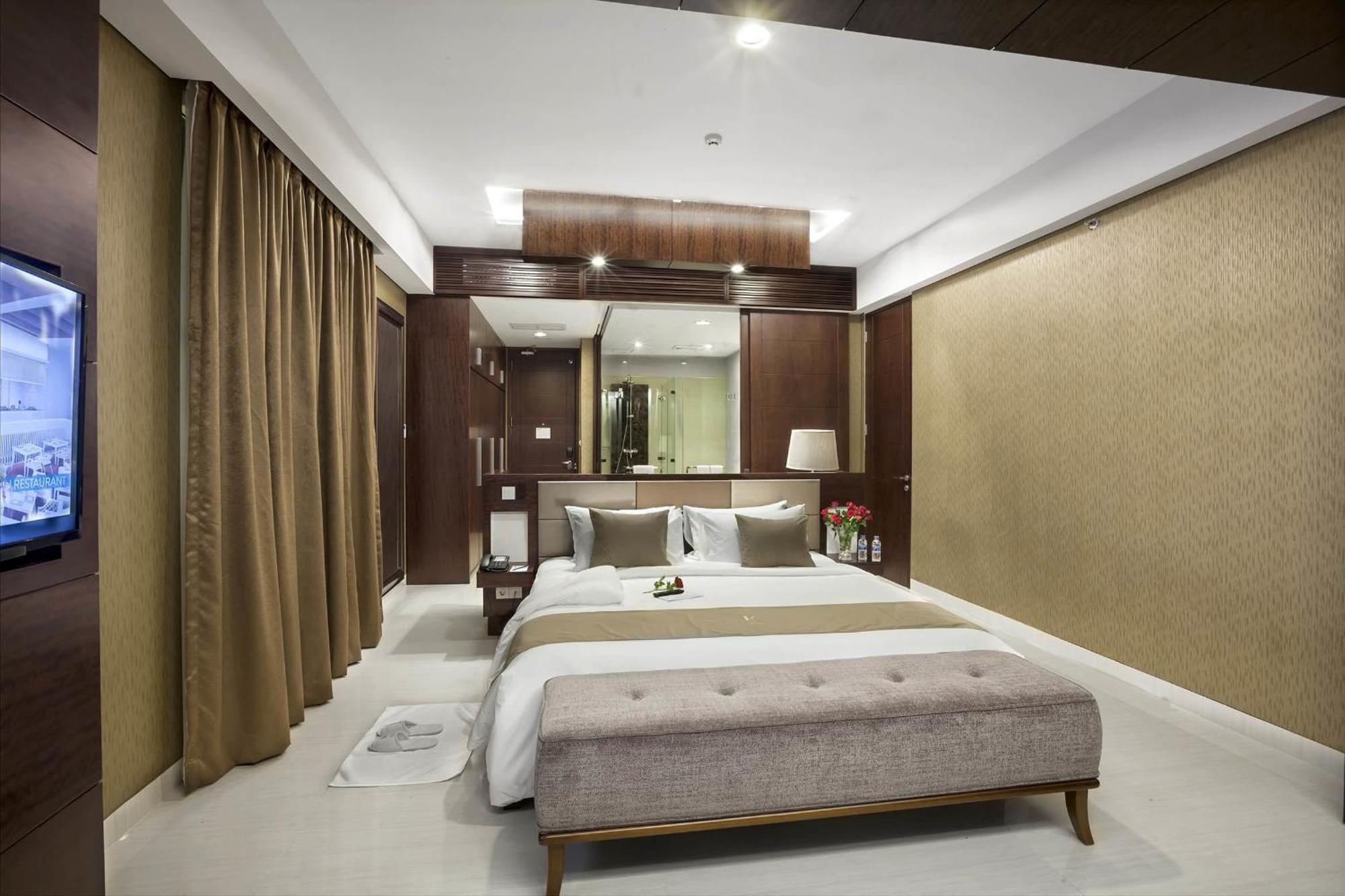 Super Deluxe King Room with Balcony