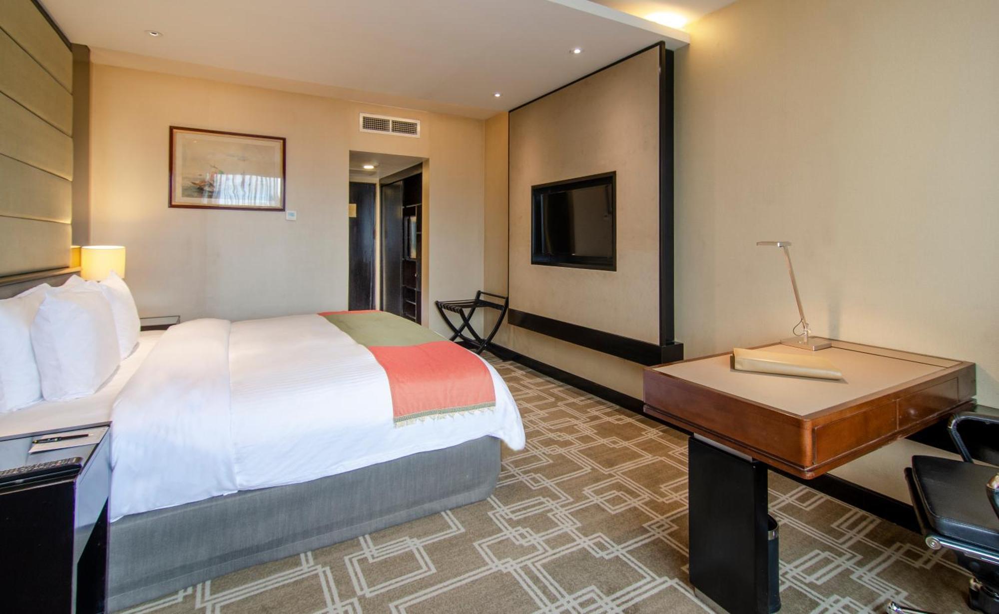 Pacific Club Room