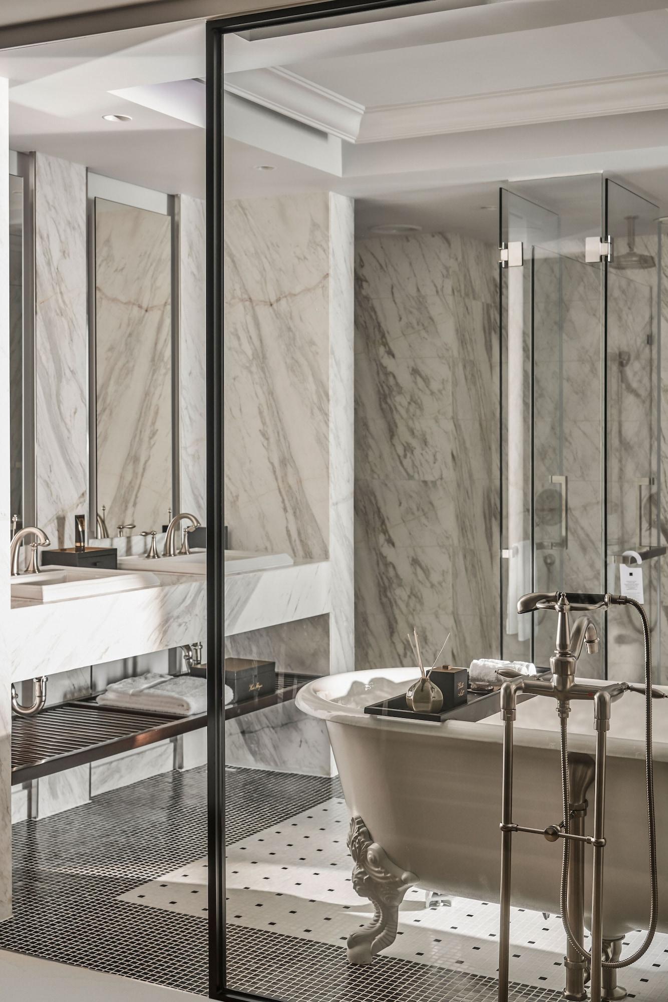Premium Twin Room Bathtub