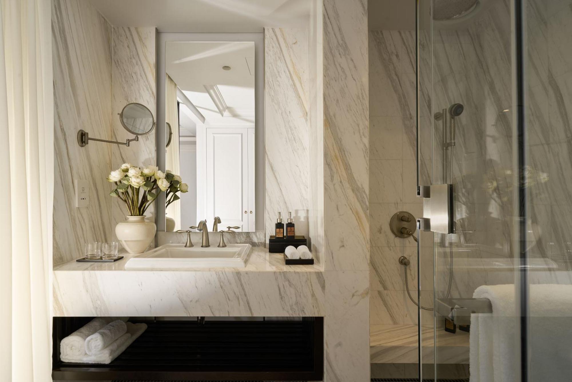 Premium Twin Room Bathtub