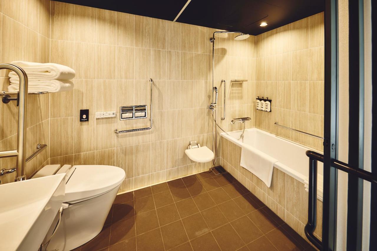 Standard Twin Room with River View - Disability Access