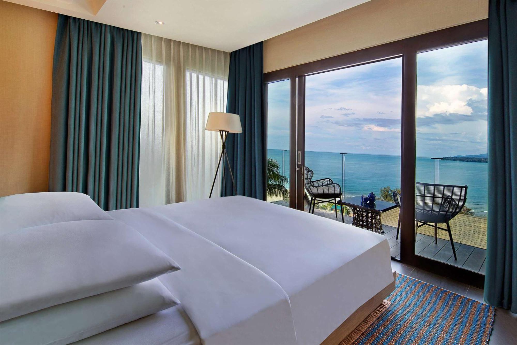 Suite met Kingsize Bed op een Heuveltop met Uitzicht op de Oceaan