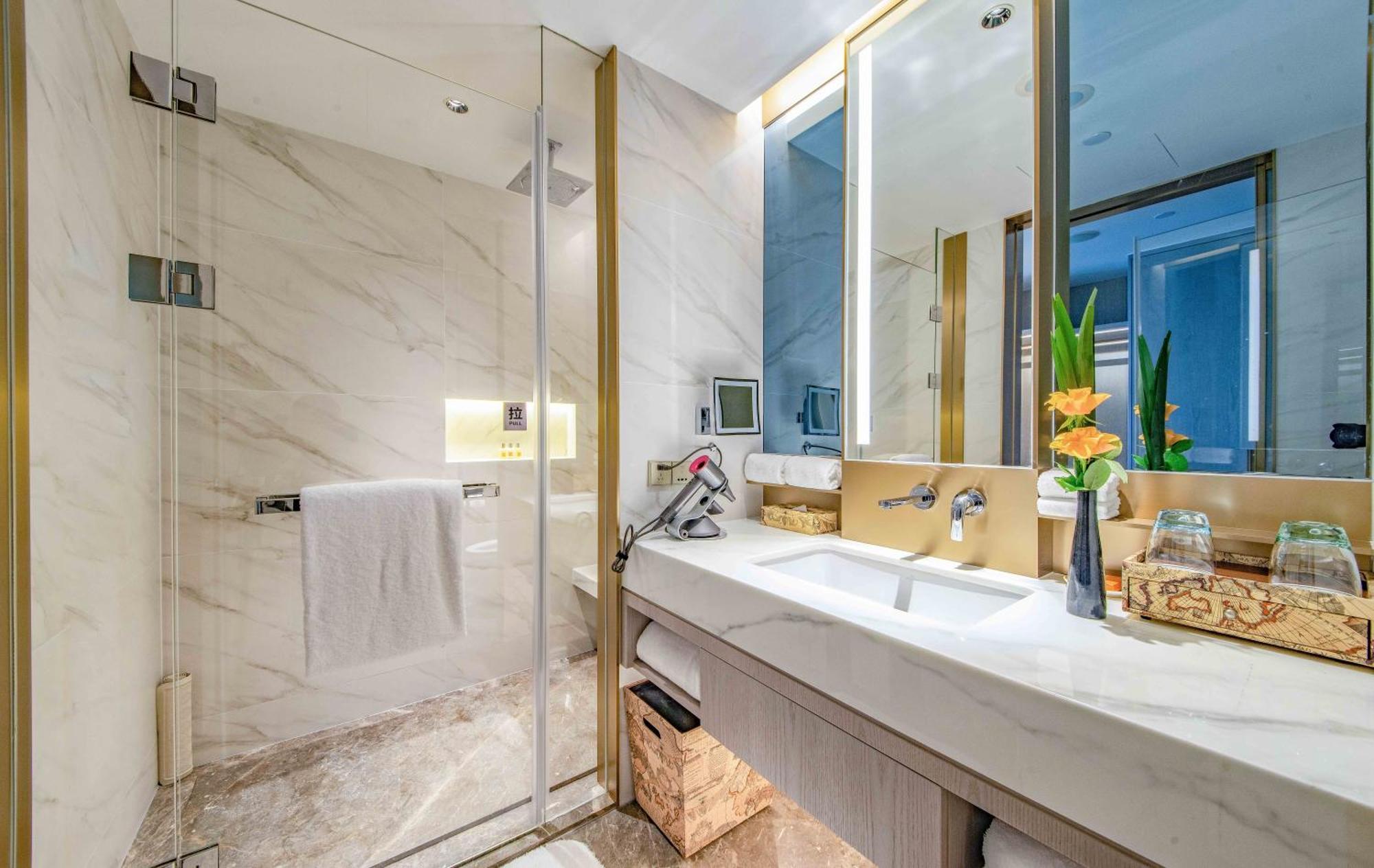 Premium King Room with Lounge Access - High Floor