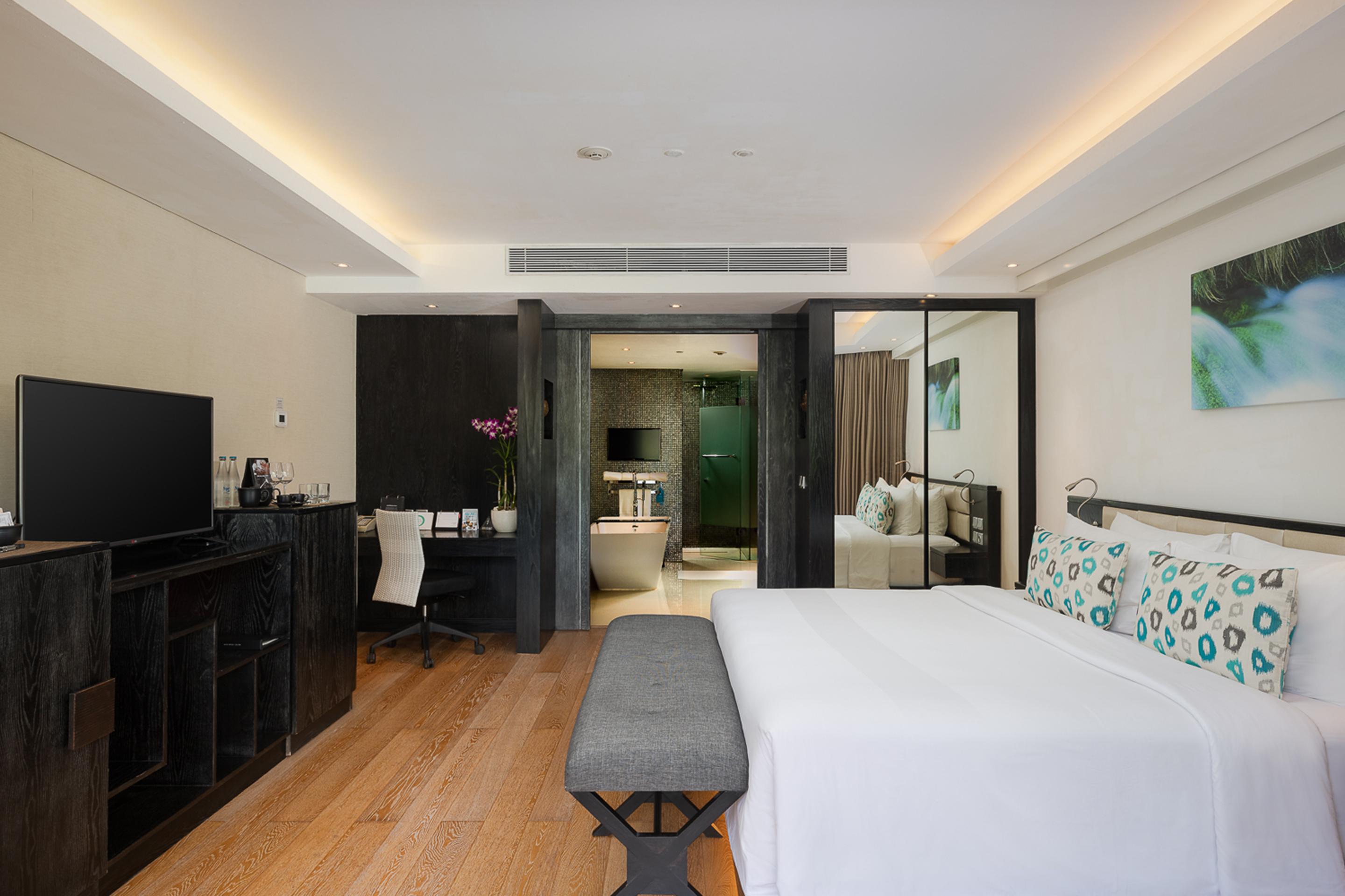 Junior Leisure King Suite