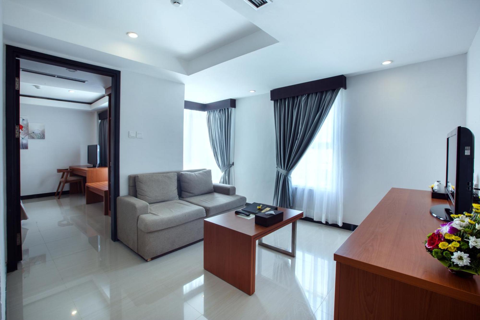 Suite Room with City View,1441107256:JPEG