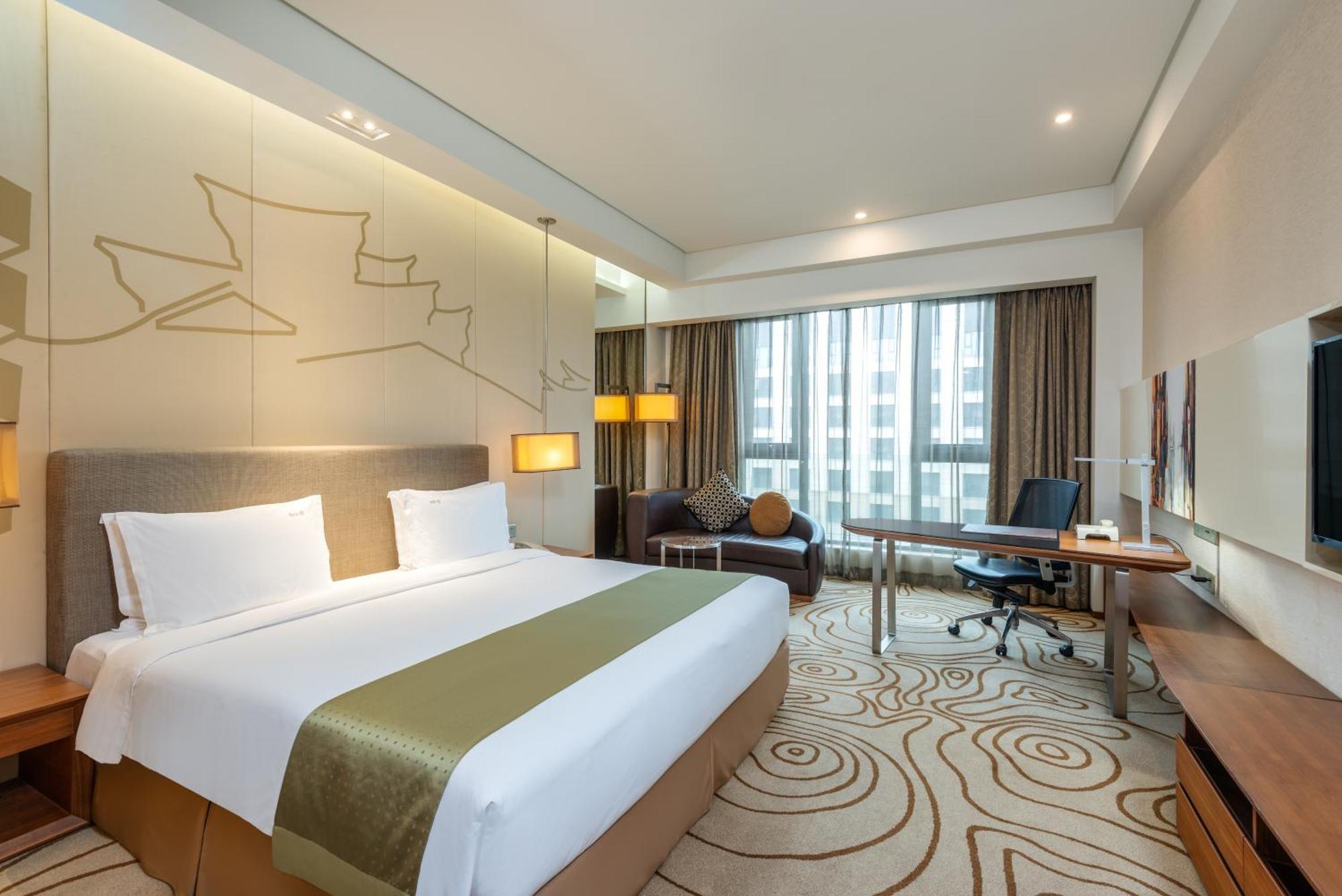 Standard Zimmer mit Kingsize-Bett Stadtblick