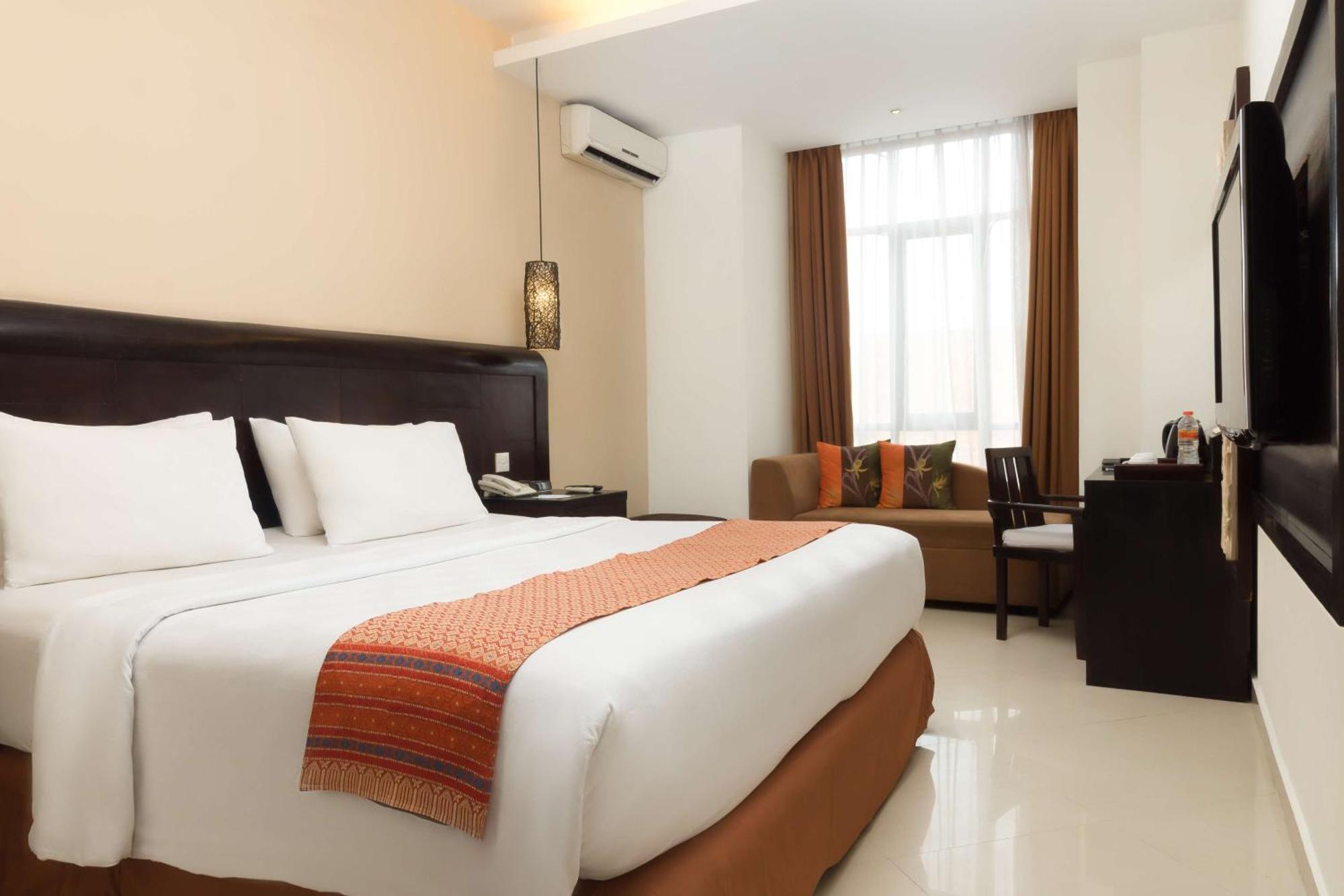 Habitación Superior con cama extragrande y vistas a la ciudad - No fumadores