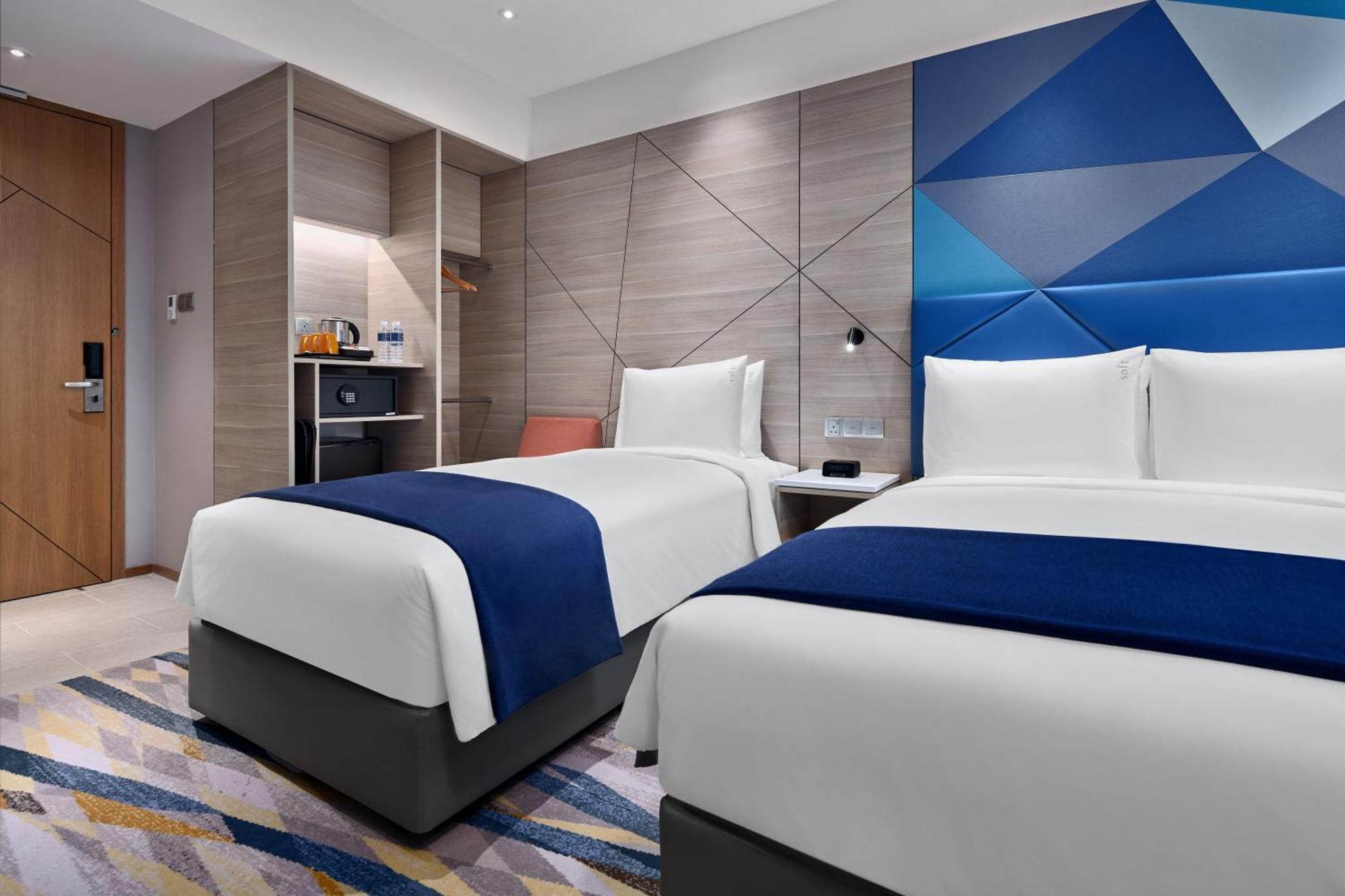 Standard Room with One Queen and One Single Bed - Free Breakfast