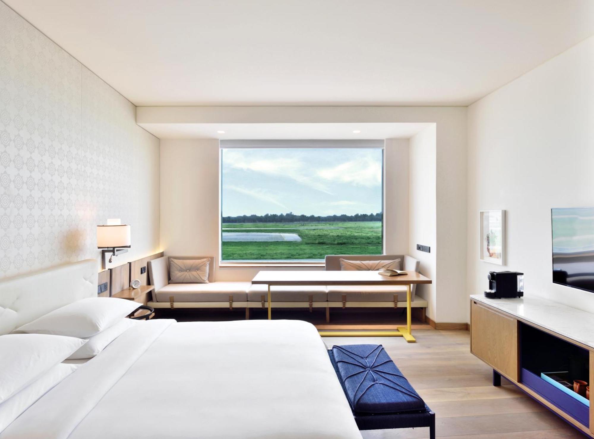 King Room Runway View