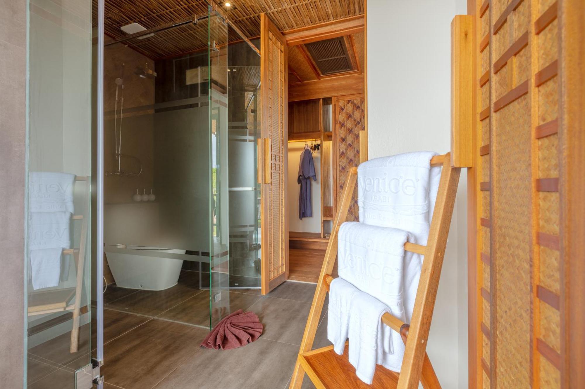 Grand Hébergement Deluxe Lagon avec Vue - Navette Régulière Gratuite vers les Plages d'Ao Nang et de Railay
