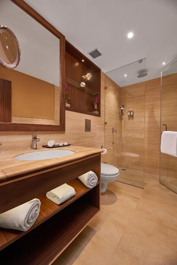 Suite Late check out till 1pm Subject to availability,1292760931:JPEG