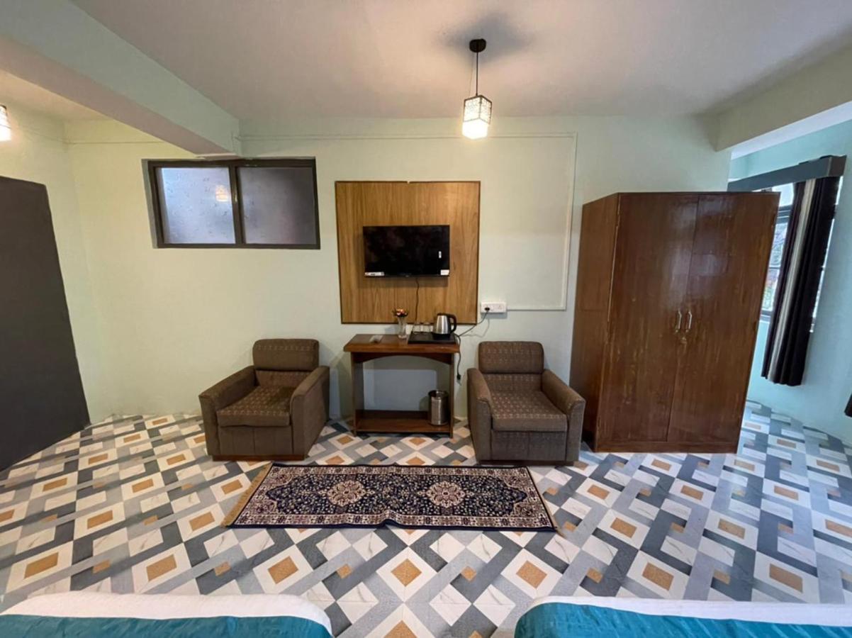 Deluxe Family Room