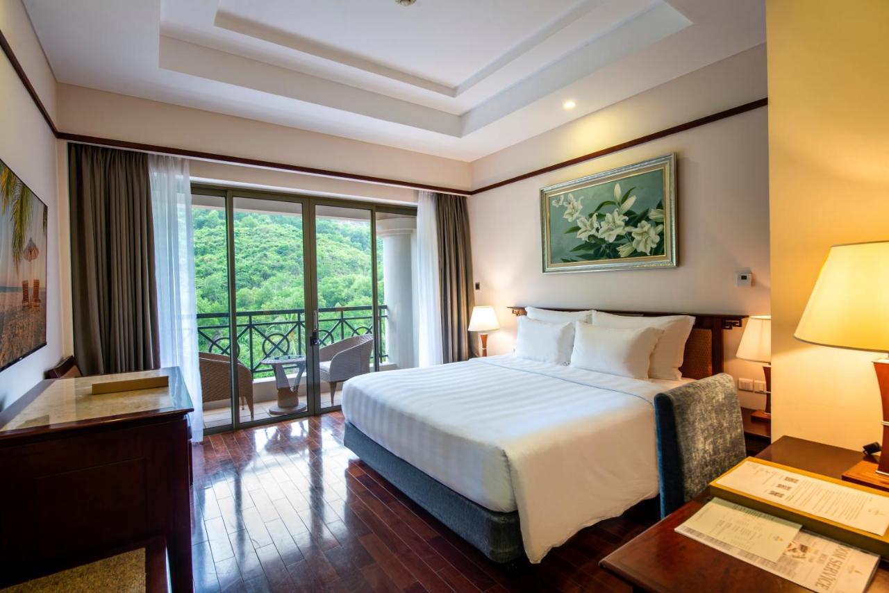 Deluxe Queen Bed,1319146639:JPEG