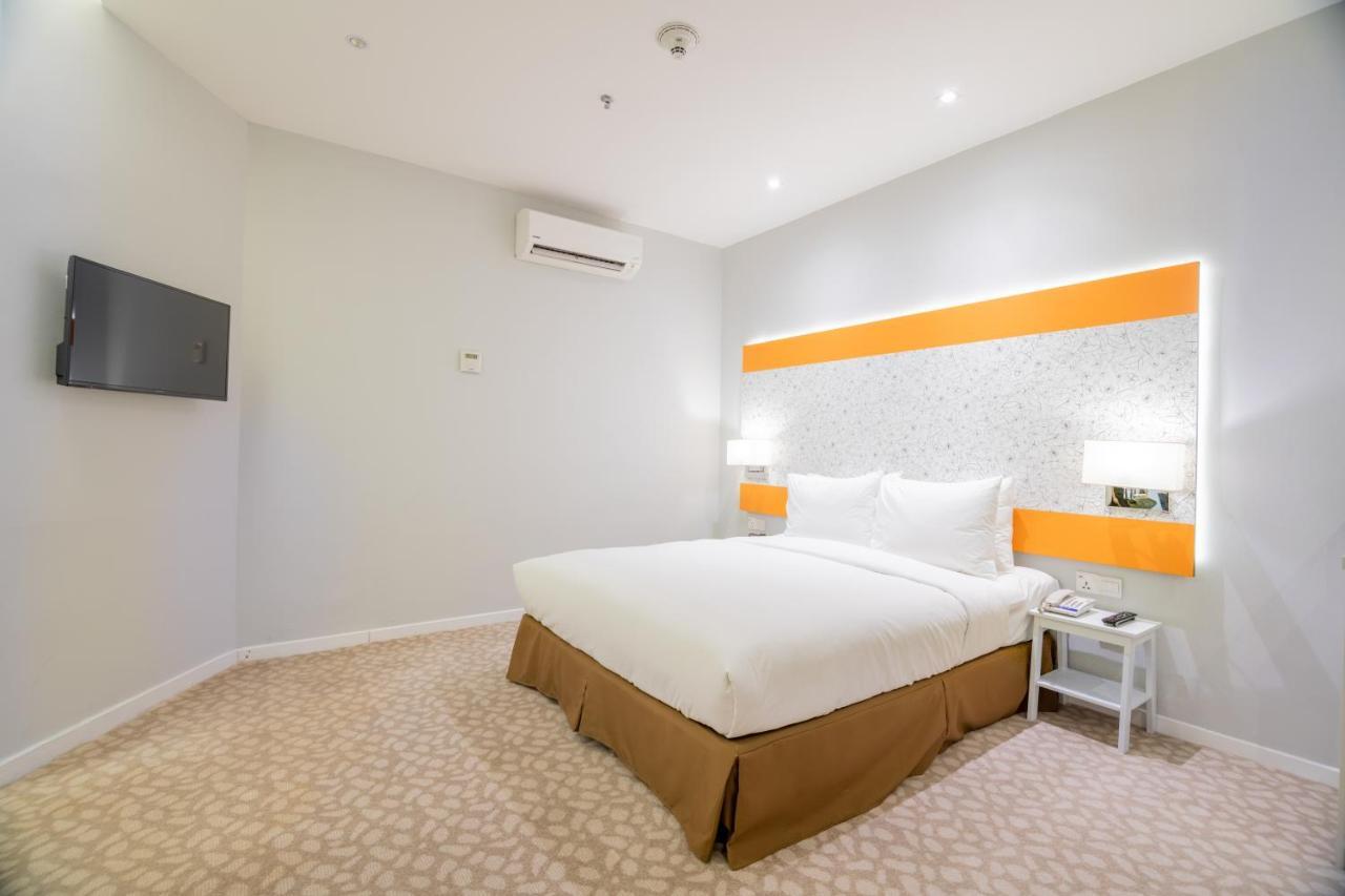 Standard Queen Room - Accessible with Free Breakfast