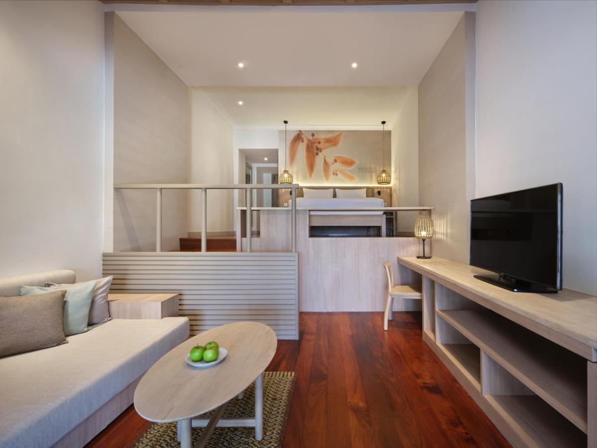 Pool-Suite am Hang mit Meerblick