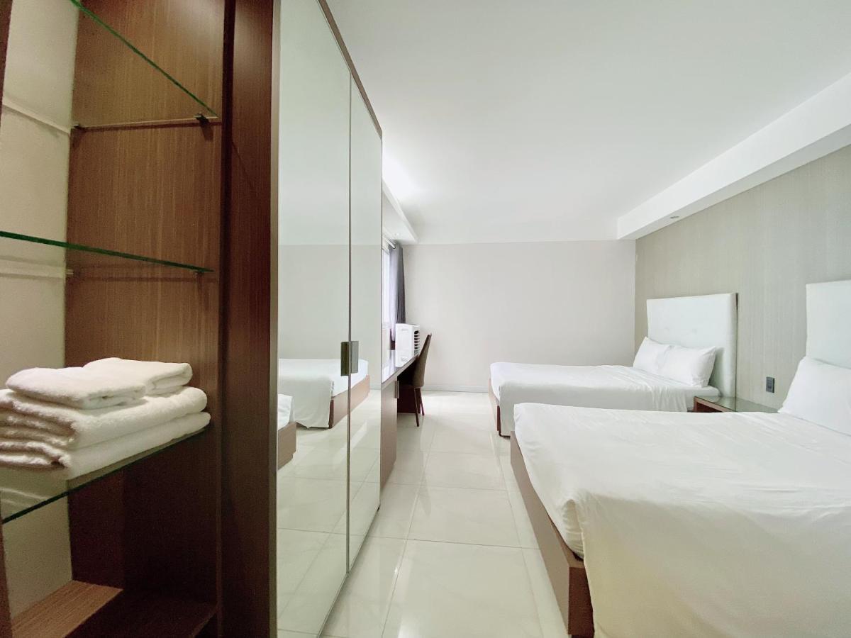 Deluxe Twin Room Window