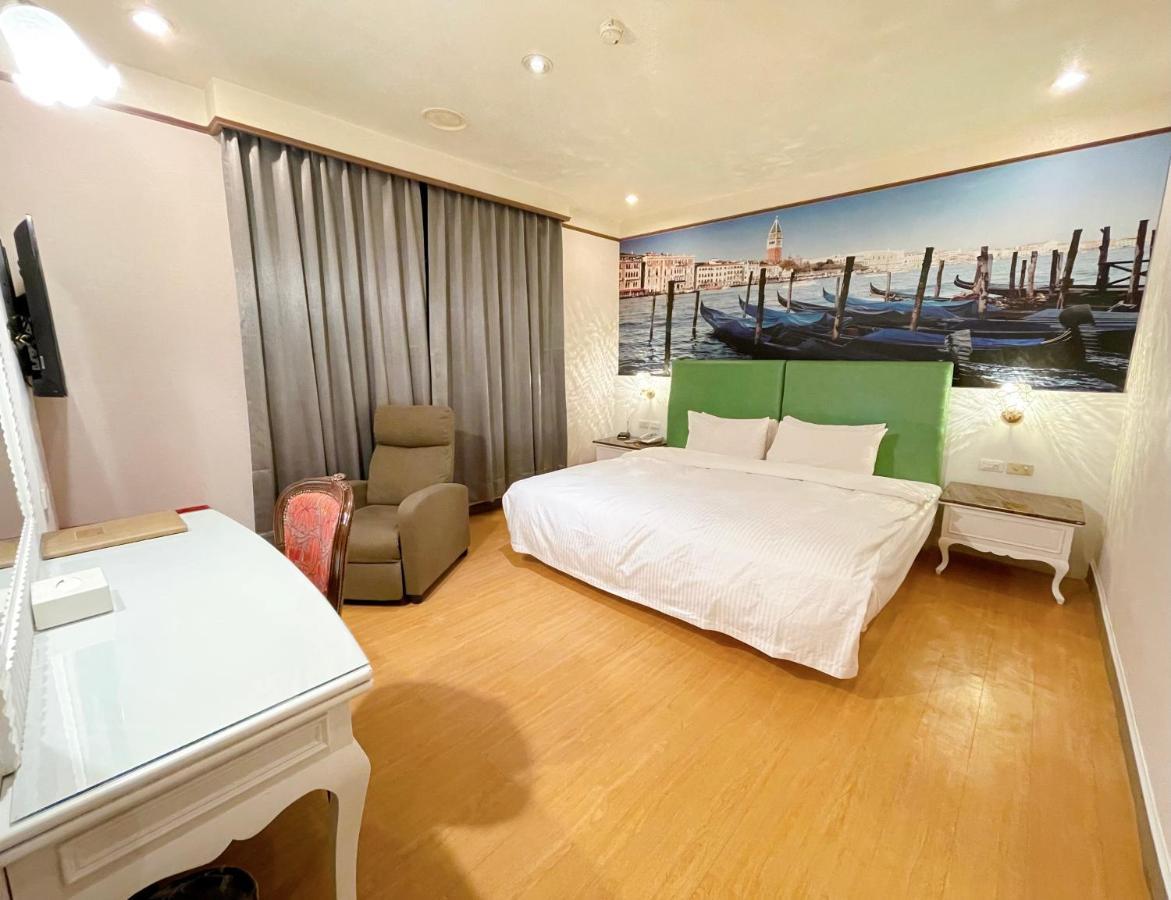 Deluxe King Room