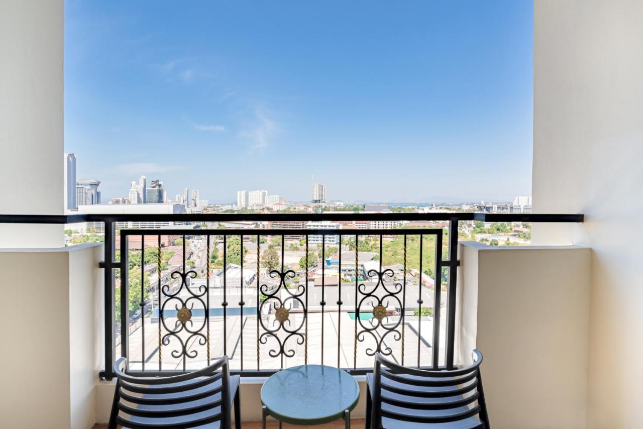Superior Double or Twin Room bathtub