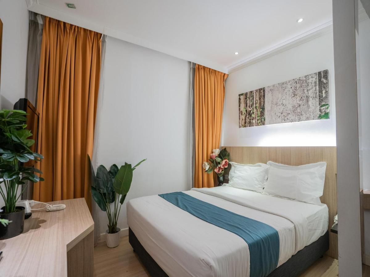 Superior Queen Room  (Windowless)