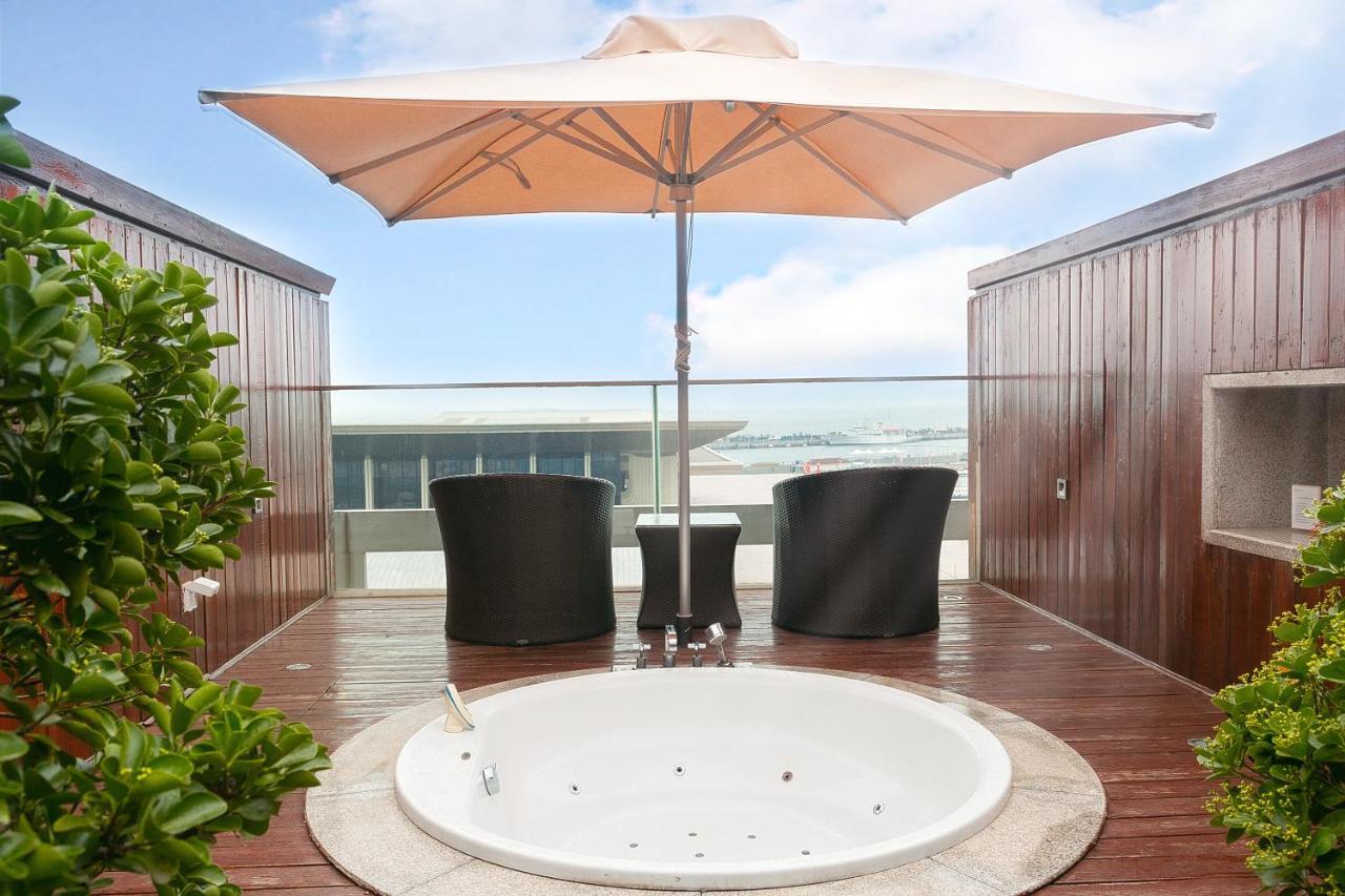 Premium King Room with Ocean View and Balcony inclusive First Round Mini Bar