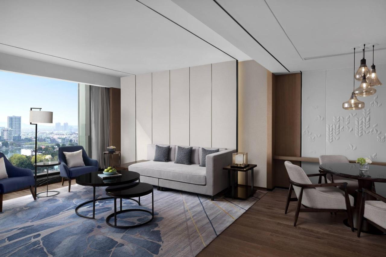Lake View Suite