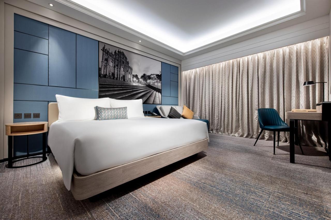 Stay & Explore Hotel Package - Lisboeta Deluxe King Room